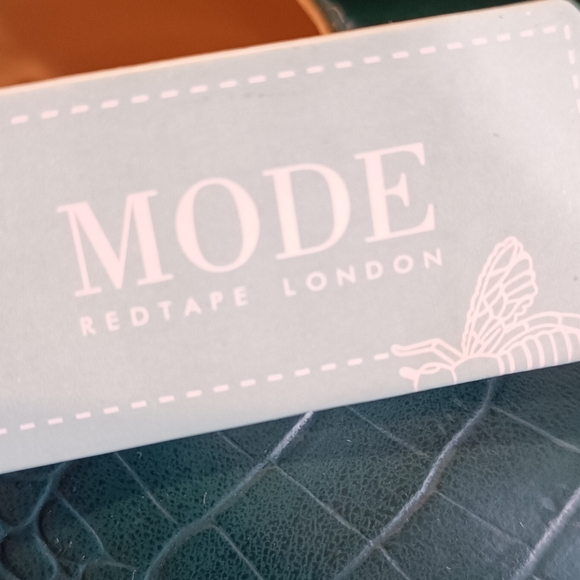 Red tape emerald shoes - Picture 8 of 9